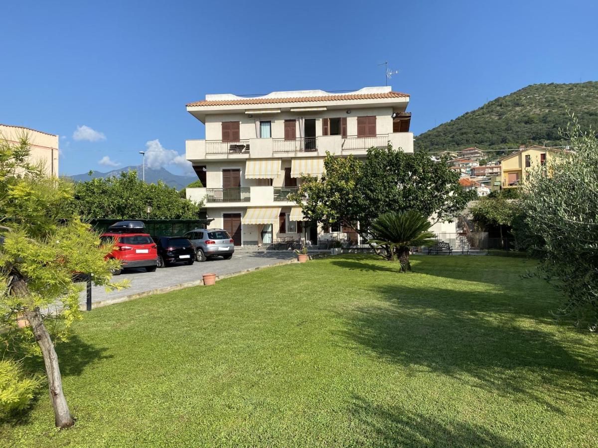 Aparthotel I Fiori Di Pietra à Pietra Ligure Extérieur photo