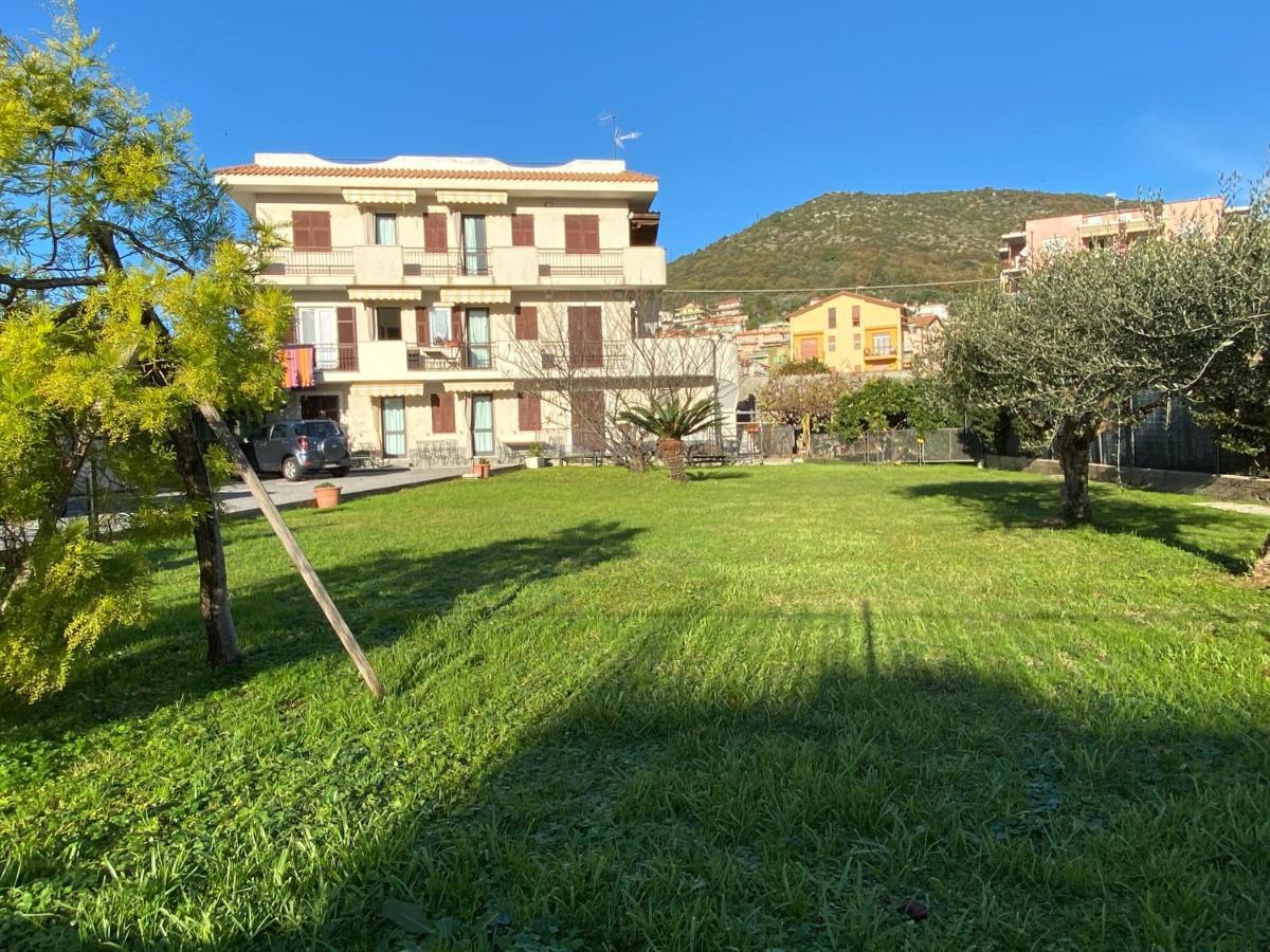 Aparthotel I Fiori Di Pietra à Pietra Ligure Extérieur photo