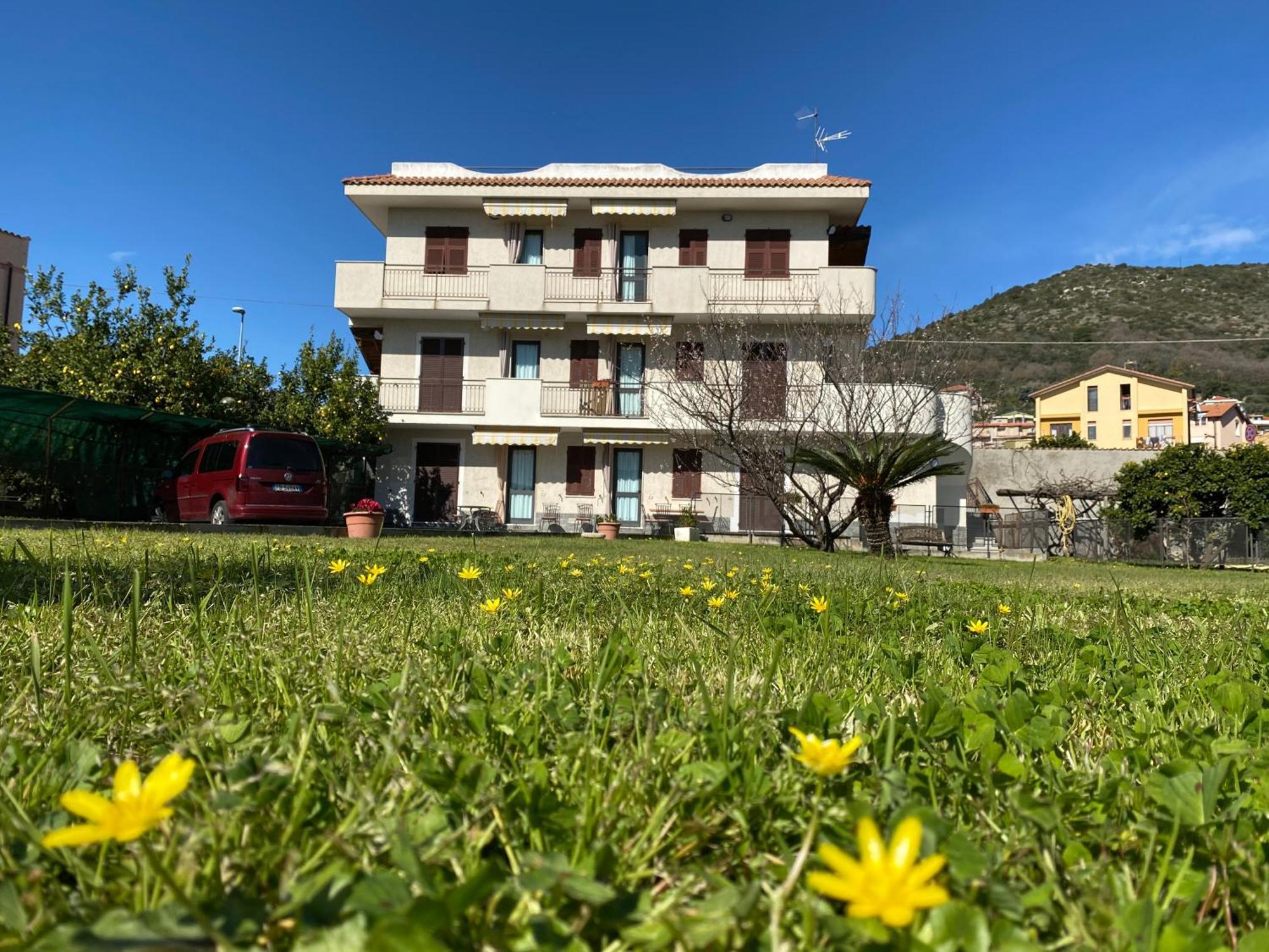 Aparthotel I Fiori Di Pietra à Pietra Ligure Extérieur photo