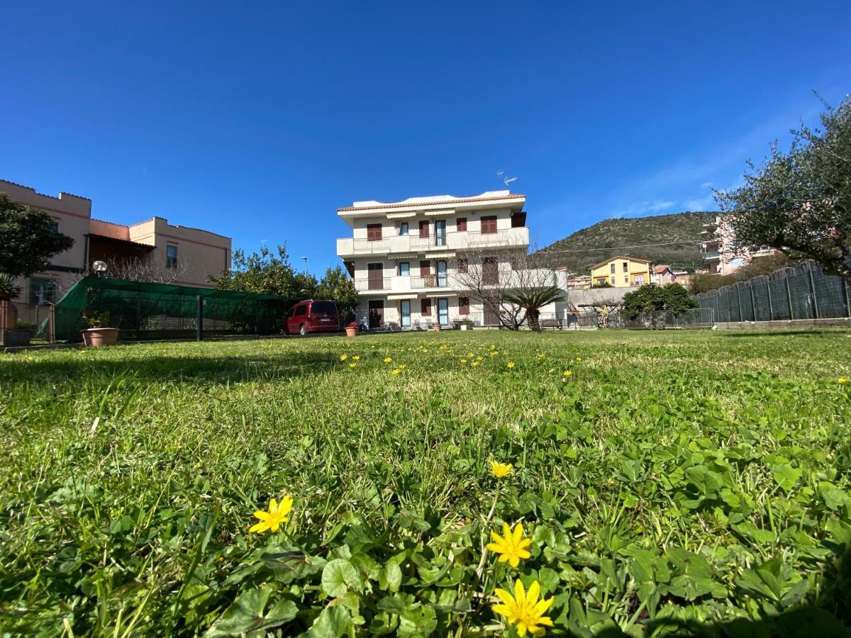 Aparthotel I Fiori Di Pietra à Pietra Ligure Extérieur photo