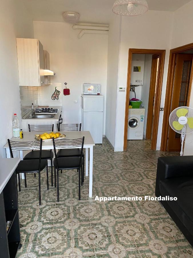 Aparthotel I Fiori Di Pietra à Pietra Ligure Extérieur photo